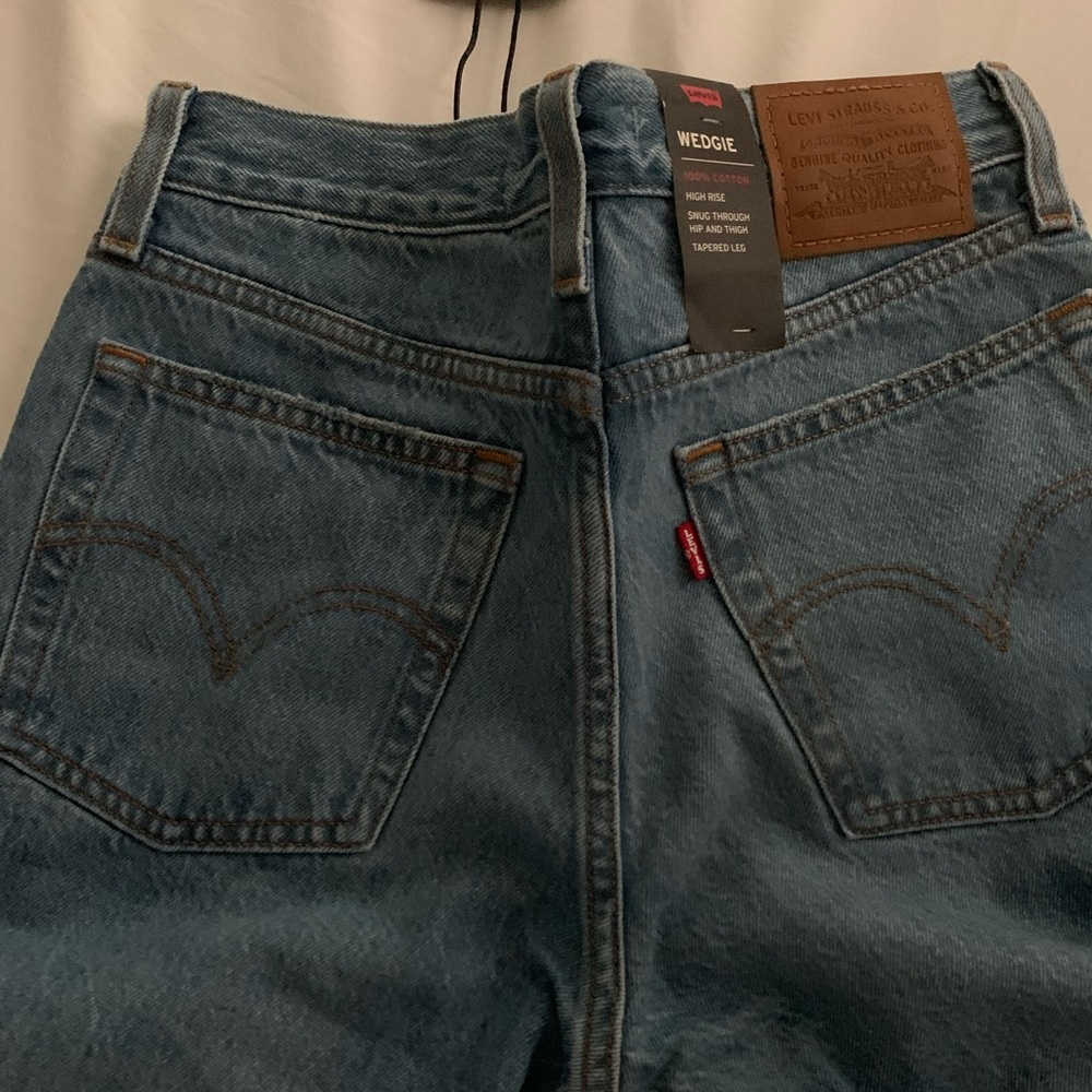 NEW WITH TAGS! Levi’s straight leg jeans